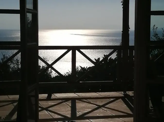 Sunshinehouse Banana Beach Villa Koukounaries photo
