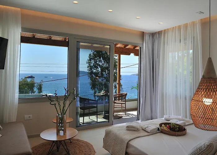 Salty Wave Suites Skiathos Town photo